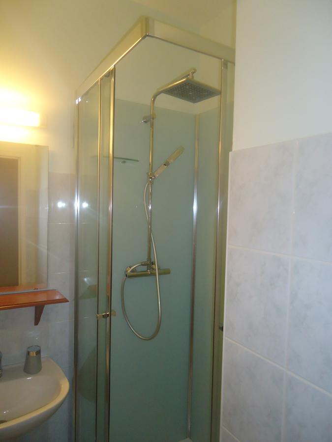 Logis Hotel Du Champ De Foire Saint-Aulaye-Puymangou Bagian luar foto