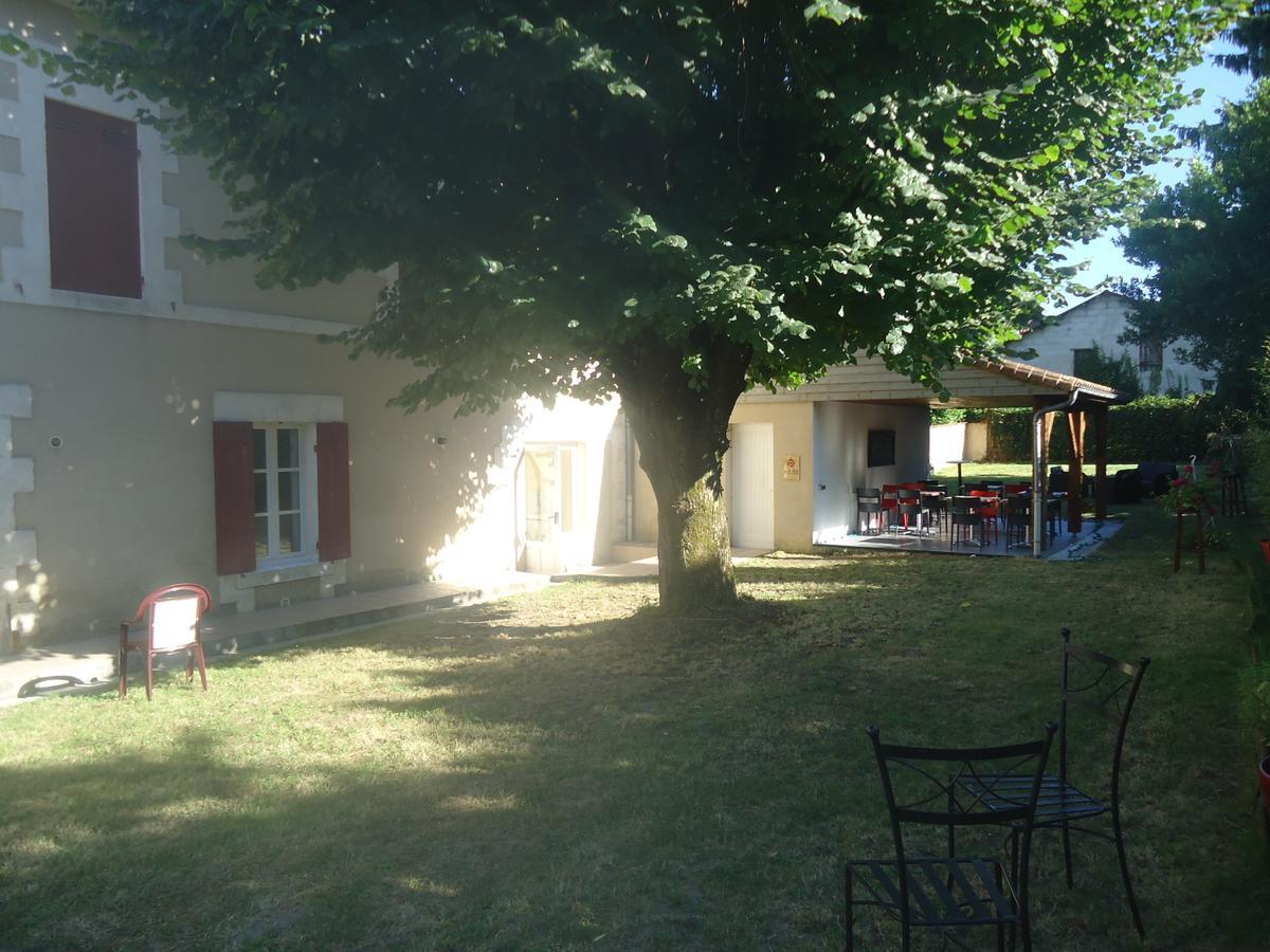 Logis Hotel Du Champ De Foire Saint-Aulaye-Puymangou Bagian luar foto