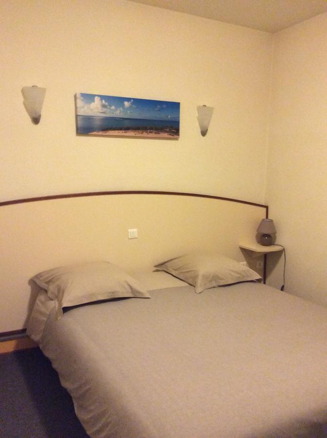Logis Hotel Du Champ De Foire Saint-Aulaye-Puymangou Bagian luar foto